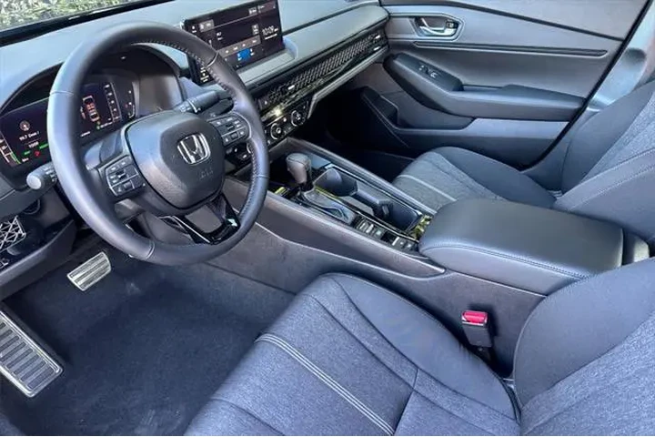 $30523 : Honda Accord Hybrid 2025 Spo image 9