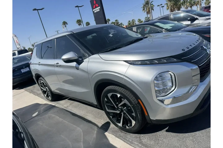 $19999 : Mitsubishi Outlander 2022 ES image 2