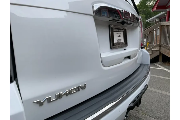 $17485 : GMC Yukon 2015 4x2 Denali 4d image 9