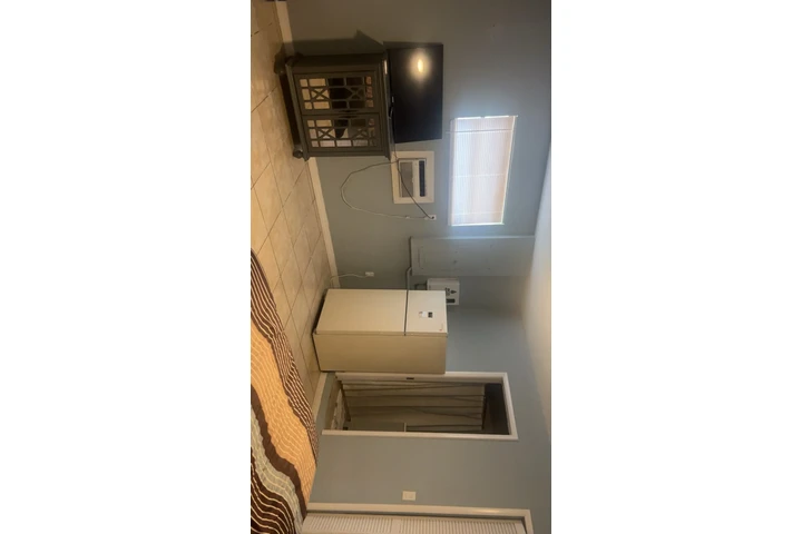 $1200 : EFFICIENCY FOR RENT image 7