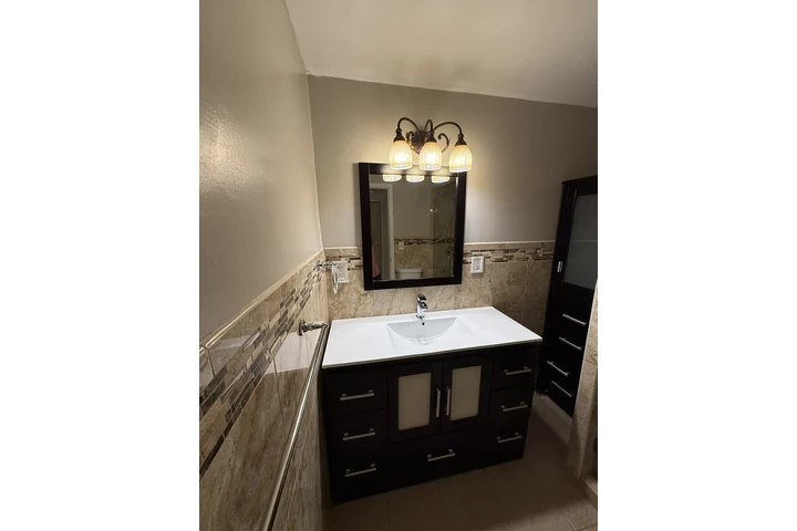 $2200 : Apartamento en Renta Hialeah image 7