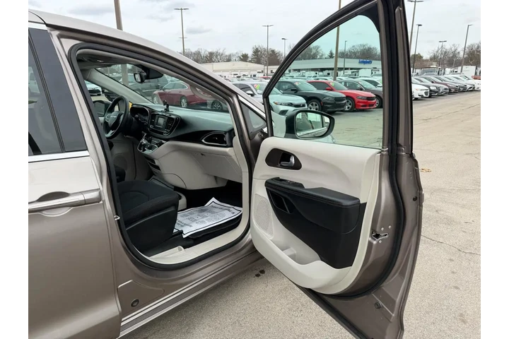 $9980 : 2017 Pacifica LX image 8