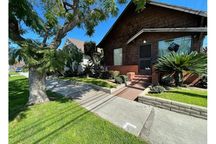 $2295 : Beautiful 3 bed, 2 bath 1600sq image 1