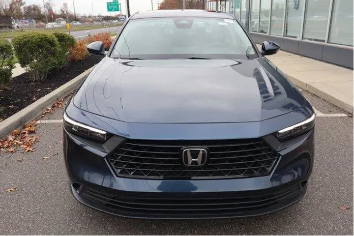 $22929 : Honda Accord 2023 EX 4dr Sed image 5