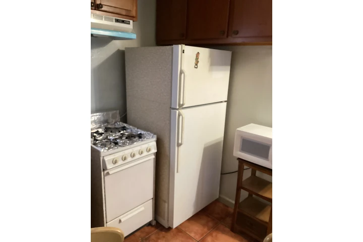 $1575 : 1Rec +1 Baño+ Amueblada+Patio= image 2