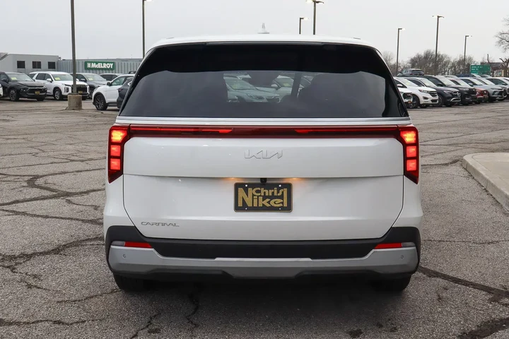 $34988 : 2025 Carnival LXS FWD image 5