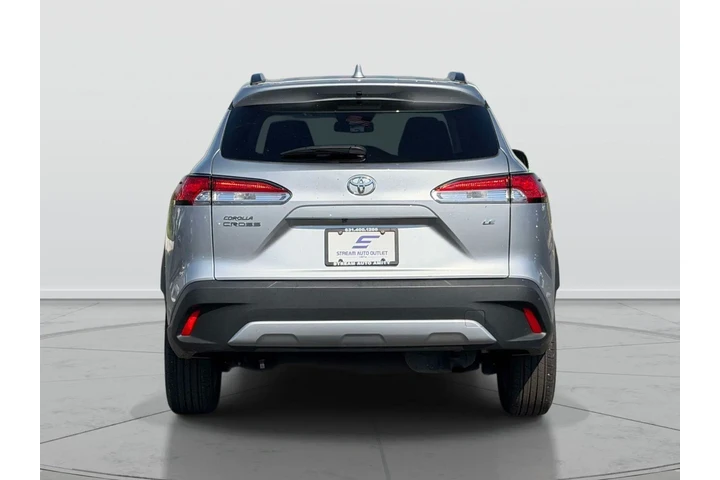 $27798 : Toyota Corolla Cross 2024 LE image 6