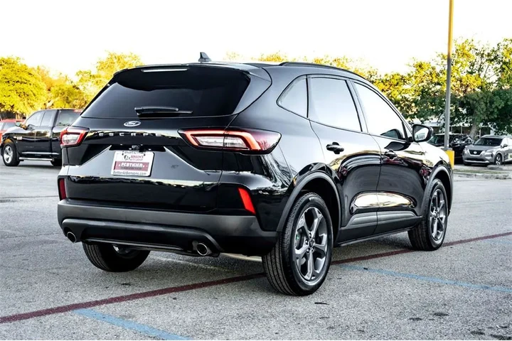$24978 : Ford Escape 2025 ST-Line 4dr image 5