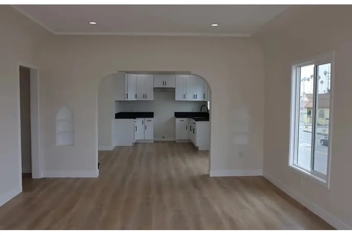 $2100 : 3Bed 2Bath Apt in LA for rent image 3