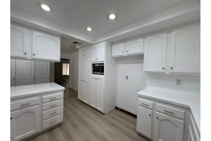 $2400 : 3bed available in Los Angeles image 5