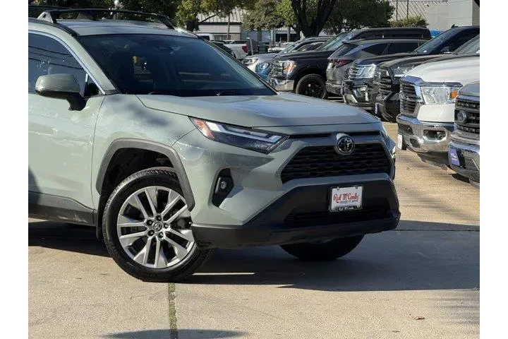 $29548 : Toyota RAV4 2023 XLE Premium image 2