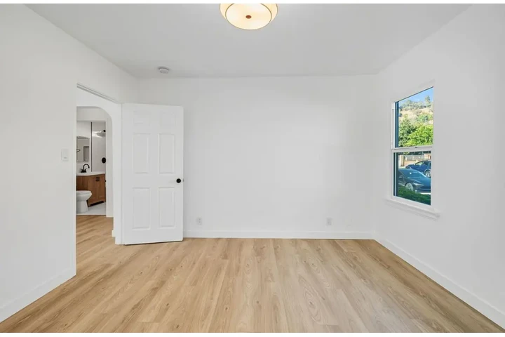 $2450 : 3 Bedroom House in Inglewood image 9