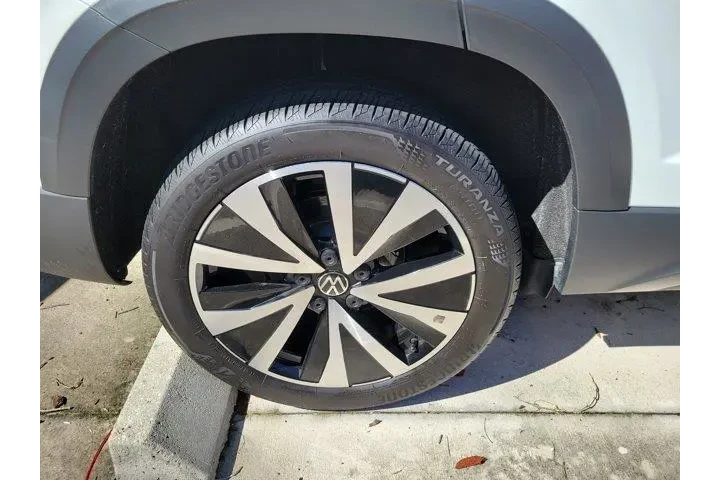 $21777 : Volkswagen Taos 2024 SE 4dr image 9