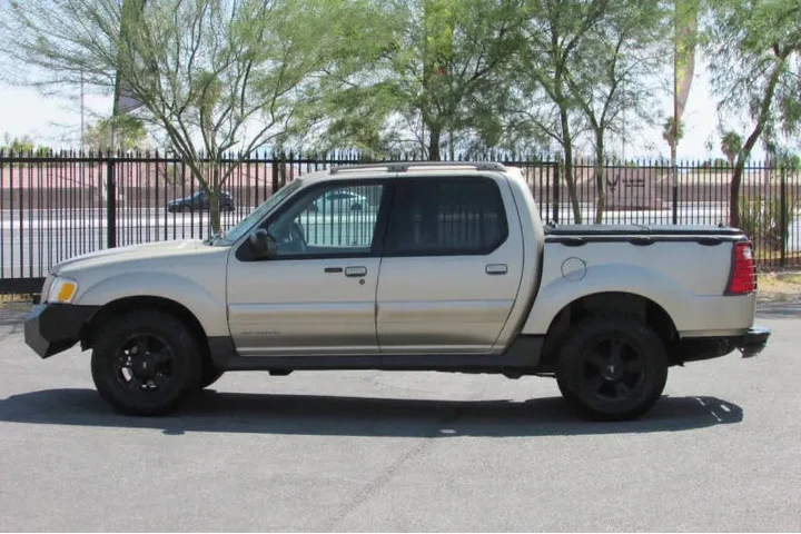 $8995 : 2001 Explorer Sport Trac image 5