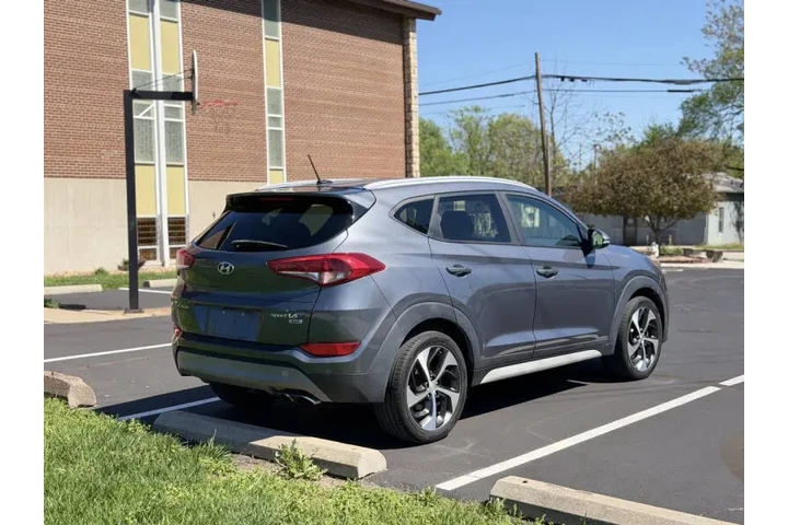 $7999 : 2017 Tucson Sport image 4