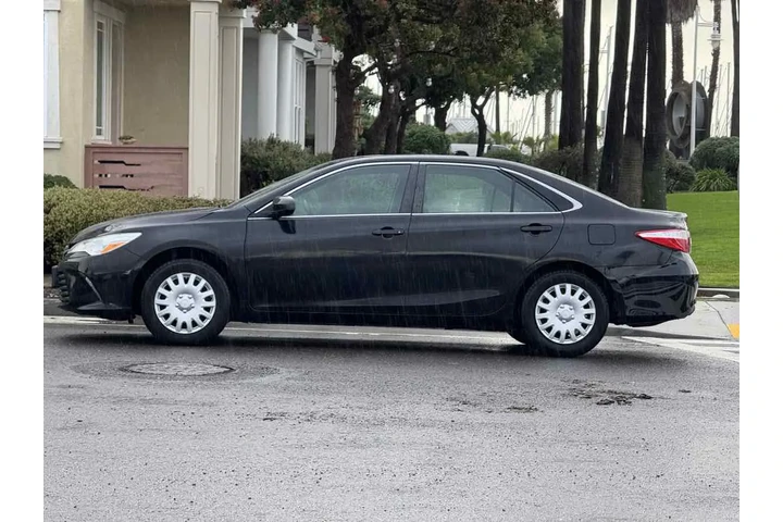 $15988 : 2016 Camry LE image 8