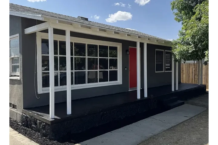 $1850 : This 2 Bedroom 1 Bathroom Dwel image 2