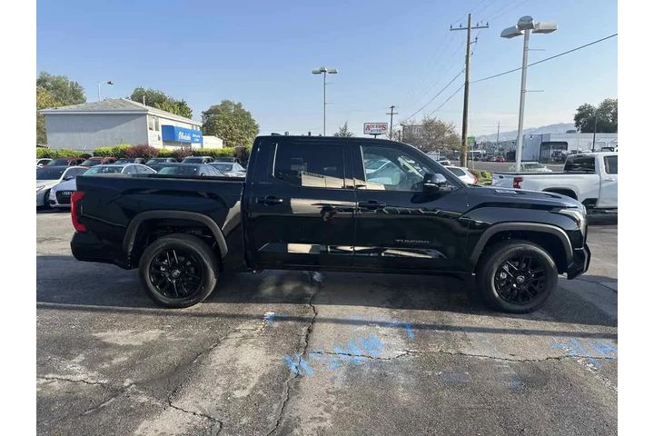 $63490 : 2025 Tundra 4WD Limited Hybrid image 5