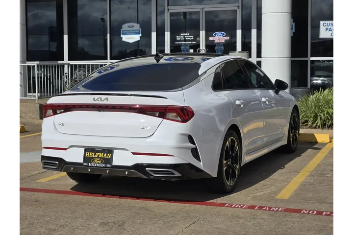 Kia K5 2023 GT-Line 4dr Seda image 4