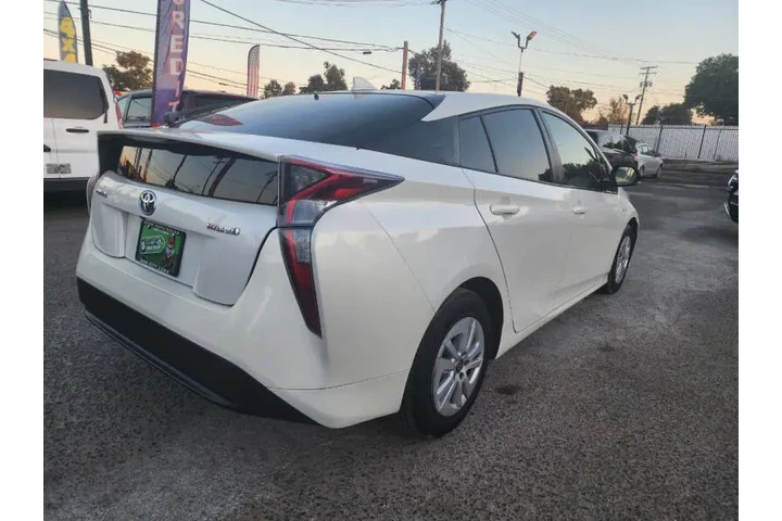 $16999 : 2016 Prius Two image 6