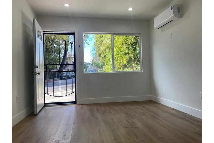 $550 : lovely Home..Los Angeles, CA image 2