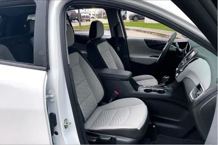 $17985 : Chevrolet Equinox 2020 LS 4d image 7