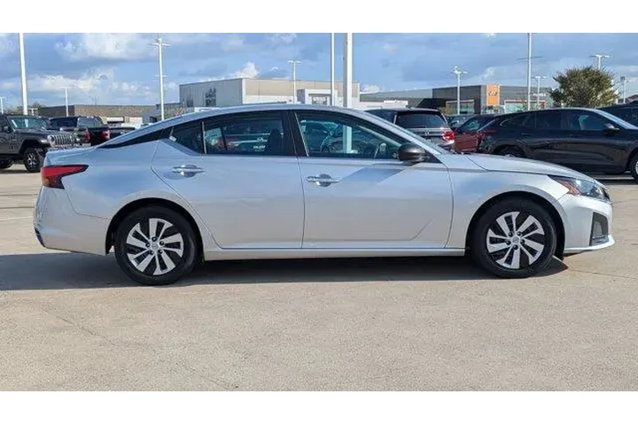 $18500 : Nissan Altima 2024 2.5 S 4dr image 2