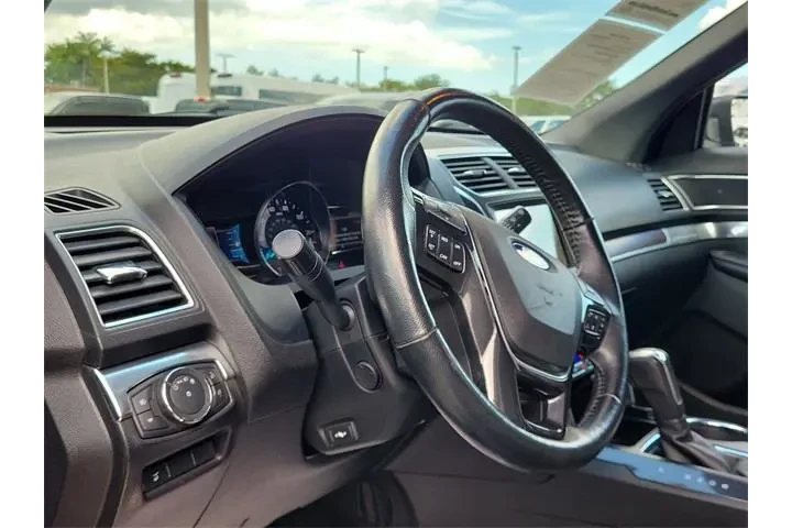 $12990 : Ford Explorer 2017 Limited 4 image 8