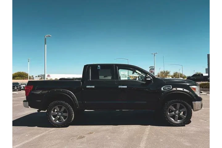 $21777 : Nissan Titan 2017 4x4 SV 4dr image 7