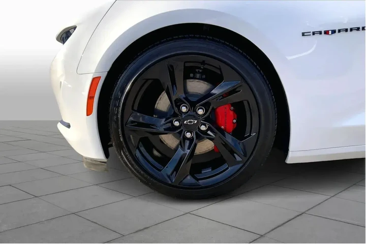 $26991 : Chevrolet Camaro 2023 LT 2dr image 9