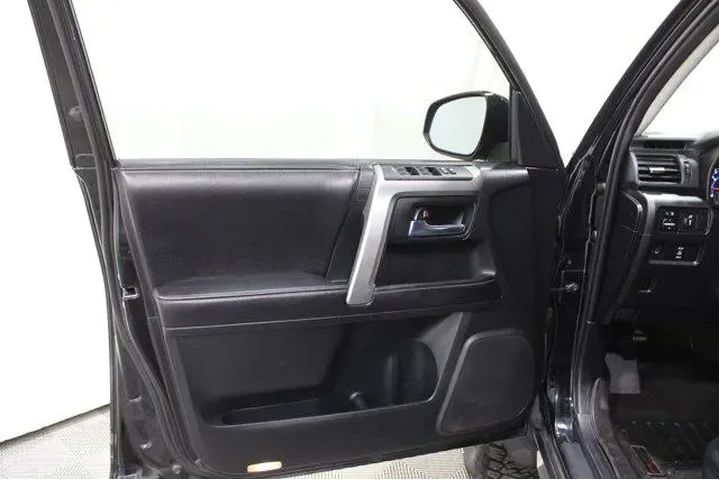 $32982 : Toyota 4Runner 2018 4x4 SR5 image 6