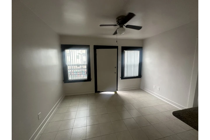 $1690 : Apt D 1 RECÁMARA EN LONG BEACH image 3
