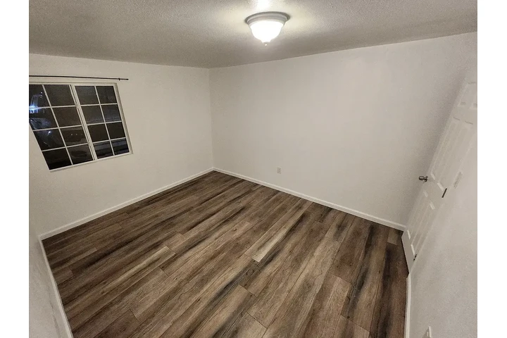 $1000 : Spanish-style, freshly remodel image 4