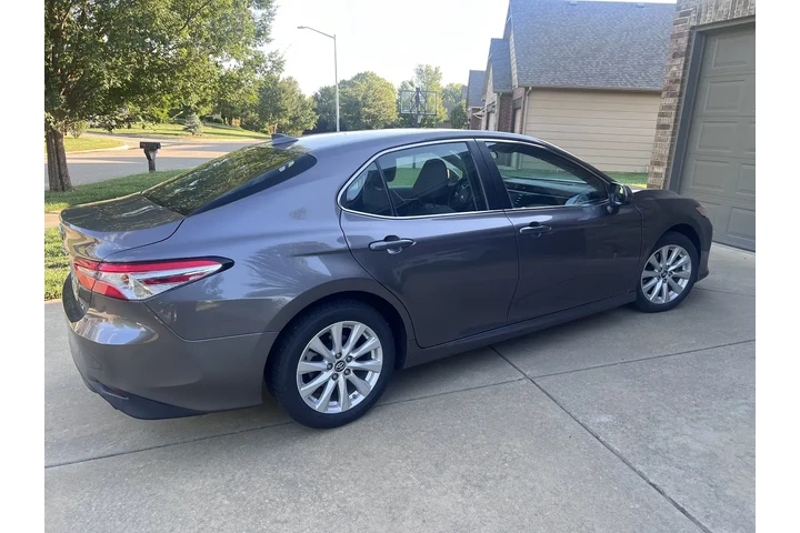 $11000 : 2019 Camry LE image 5