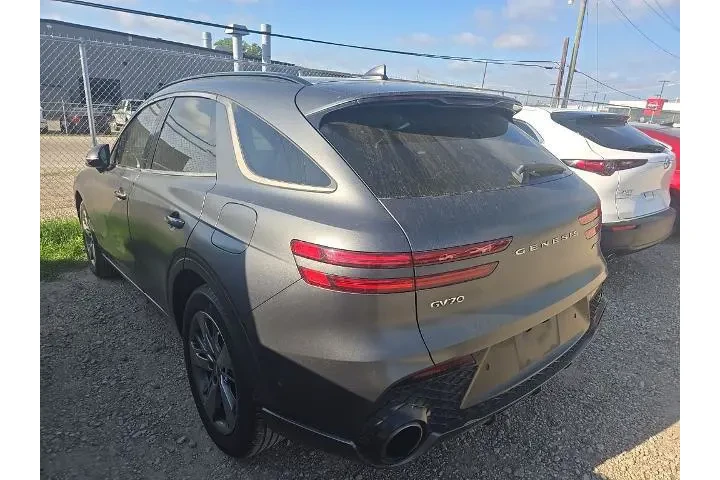 $35594 : Genesis GV70 2023 AWD 3.5T S image 2