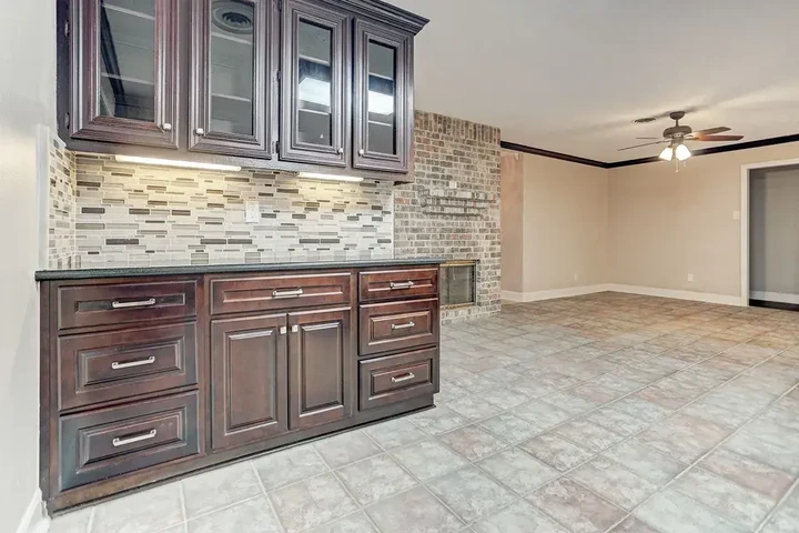 $2500 : 4 bed 3.5 bath available image 9