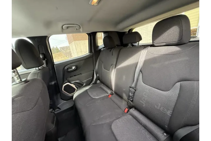 $7999 : 2017 Renegade Latitude image 10