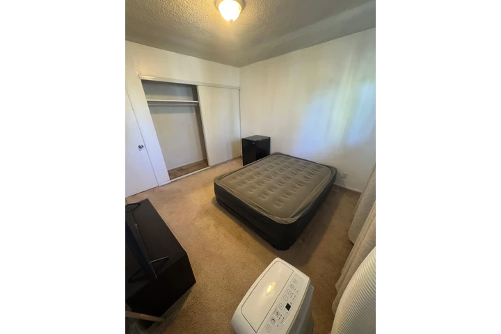 $900 : Rento cuarto para persona sola image 3