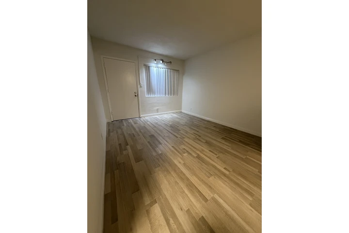 $2295 : Westwood 2 Bd 1 Bath $2,295 image 8