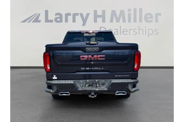 GMC Sierra 1500 2023 4x4 Den image 4