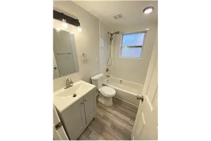 $1900 : Rental property with 3 bedro image 4