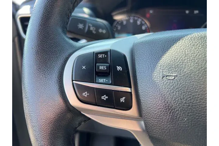 $31985 : Ford Explorer 2023 AWD XLT 4 image 9