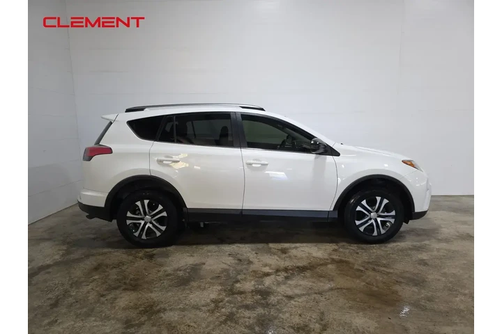$17500 : Toyota RAV4 2018 LE 4dr SUV image 4
