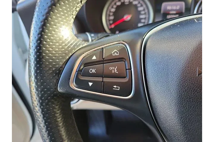 $15000 : Mercedes-Benz GLC 2016 GLC 3 image 5