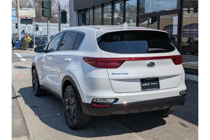 $18695 : Kia Sportage 2022 AWD LX 4dr image 9