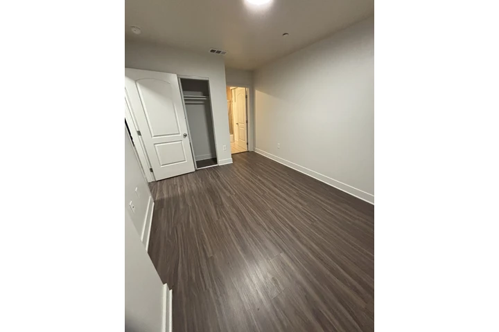 $1200 : Cuartos Nuevos image 2