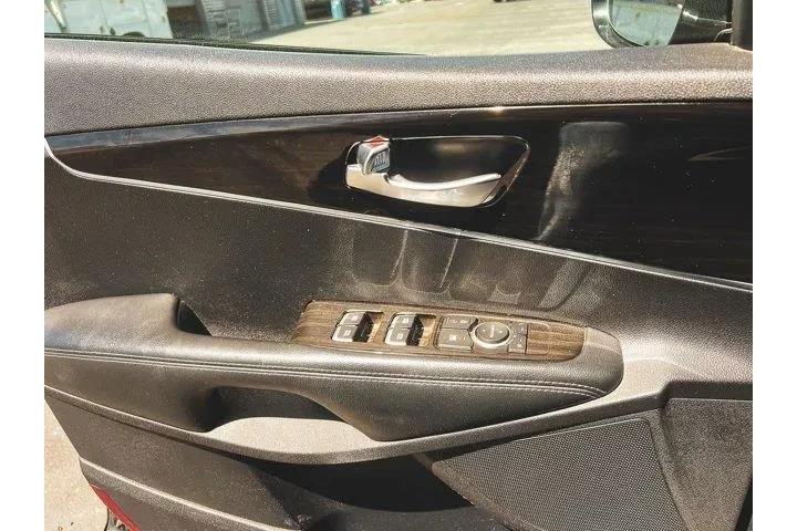 $16997 : Kia Sorento 2020 S V6 4dr SU image 9