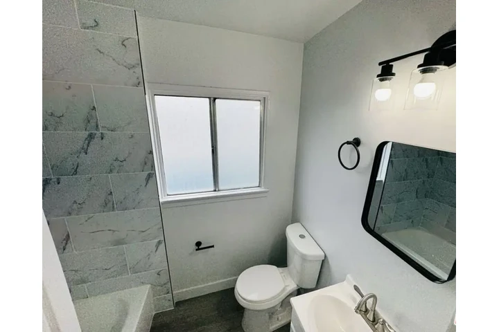 $1900 : 2 Bed Apartment in Los Angeles image 9