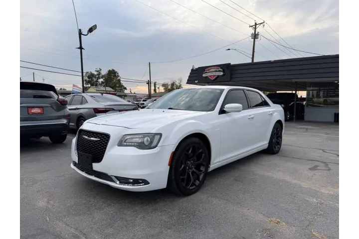 $19495 : 2019 300 S image 3