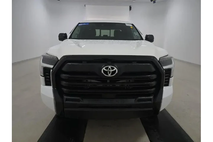 $31490 : Toyota Tundra 2024 4x2 SR 4d image 2